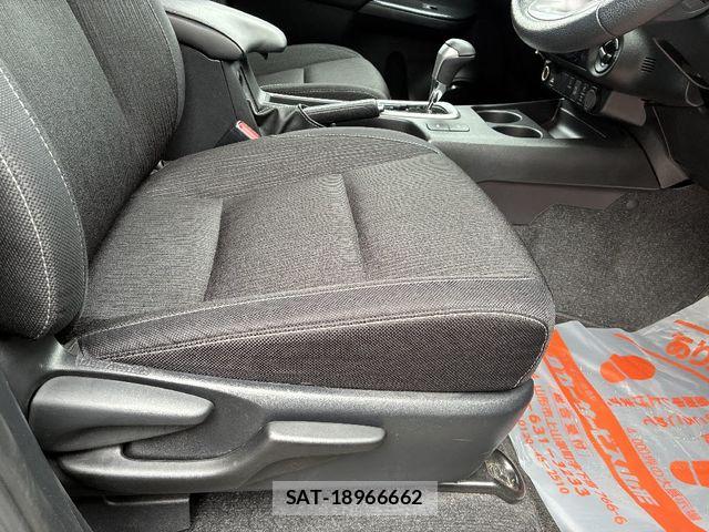Toyota HILUX 2024-04 6906203-5