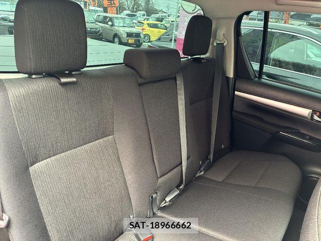 Toyota HILUX 2024-04 6906203-6