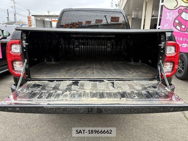 Toyota HILUX 2024-04 6906203-7