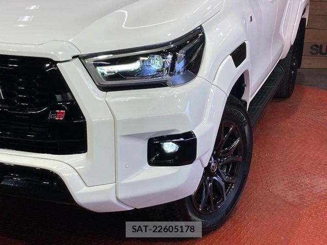 Toyota HILUX 2023-04 6994100-11