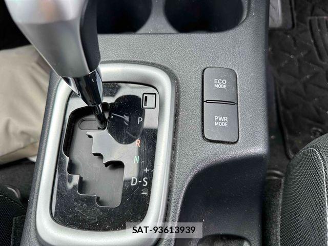 Toyota HILUX 2018-10 6994116-17