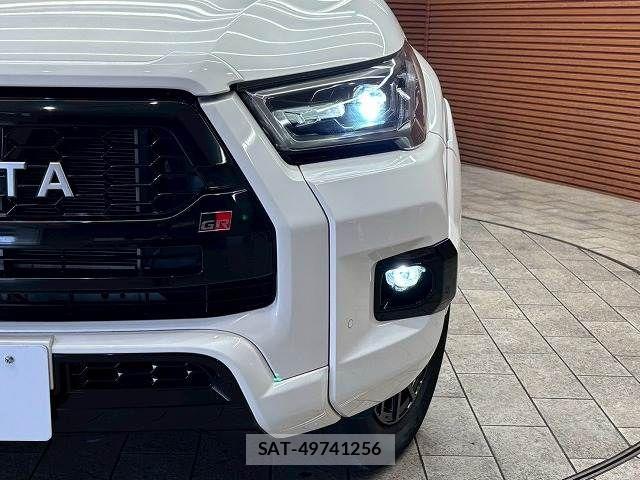 Toyota HILUX 2023-04 6994130-9