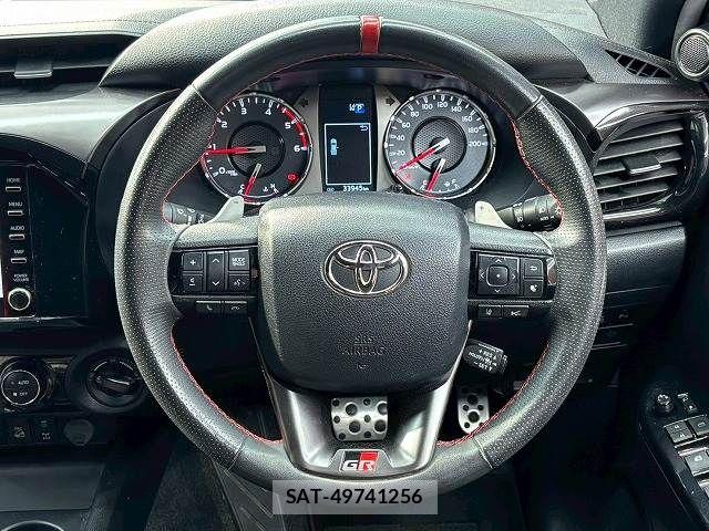 Toyota HILUX 2023-04 6994130-11