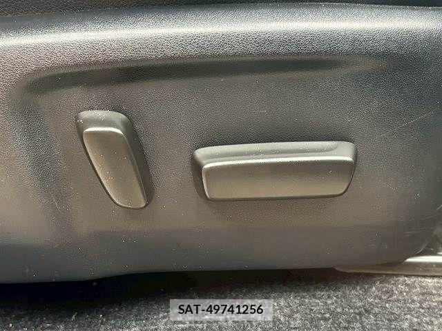 Toyota HILUX 2023-04 6994130-13