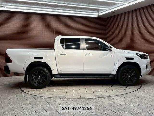 Toyota HILUX 2023-04 6994130-17