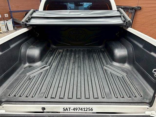Toyota HILUX 2023-04 6994130-4