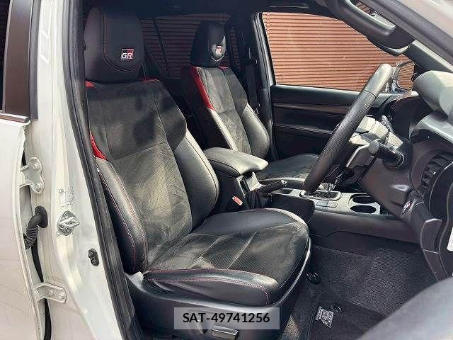 Toyota HILUX 2023-04 6994130-7