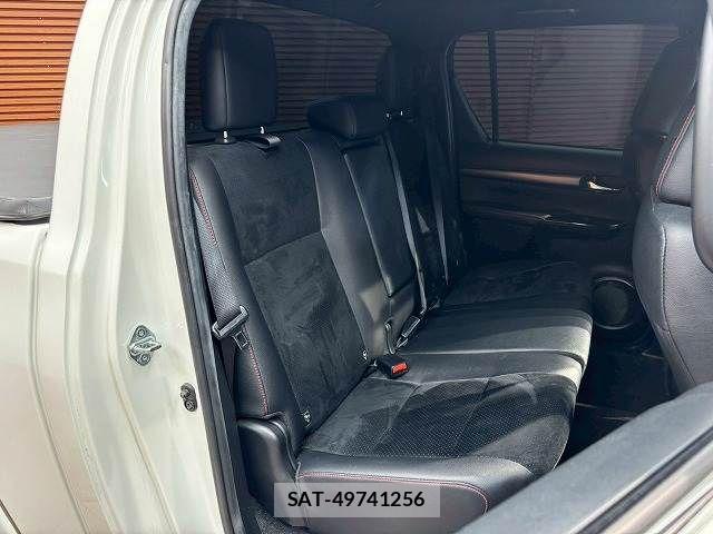 Toyota HILUX 2023-04 6994130-8