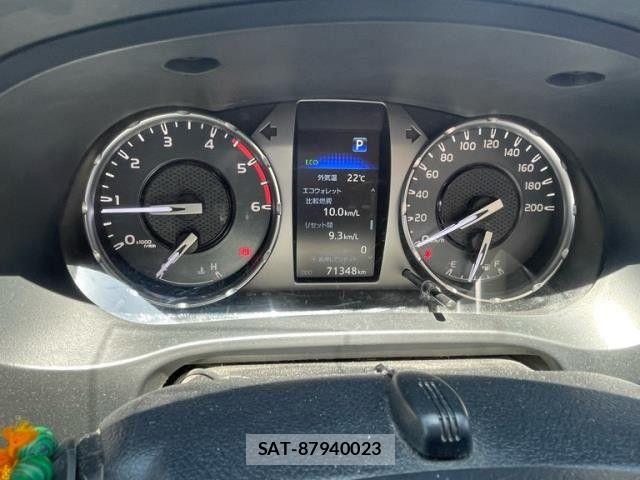Toyota HILUX 2022-02 7020601-4