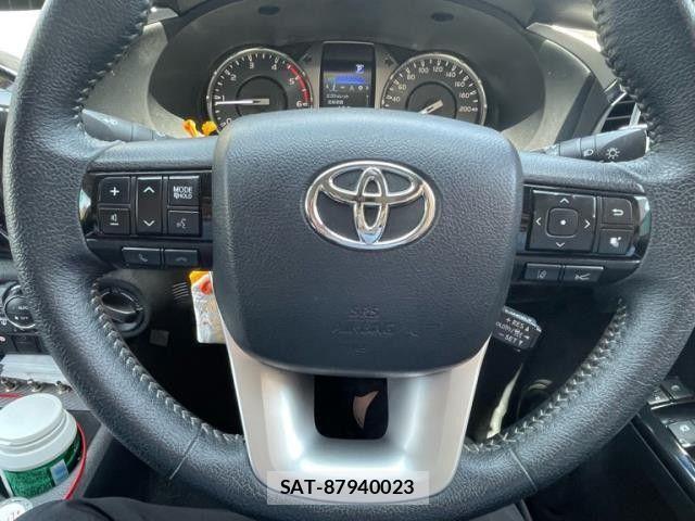 Toyota HILUX 2022-02 7020601-5