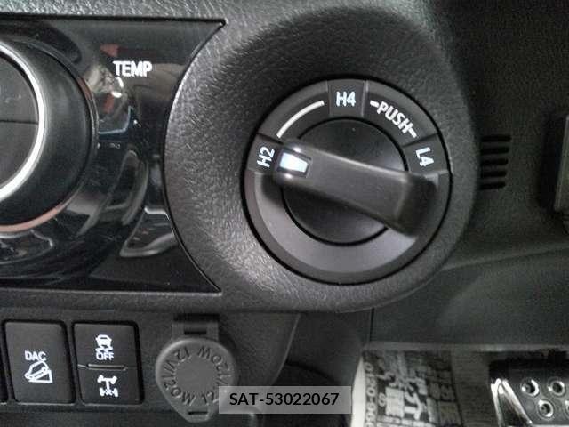 Toyota HILUX 2021-10 7020602-28