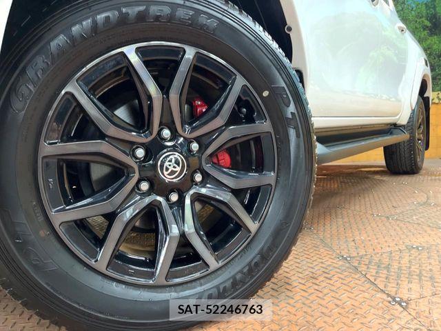 Toyota HILUX 2023-09 7020599-12