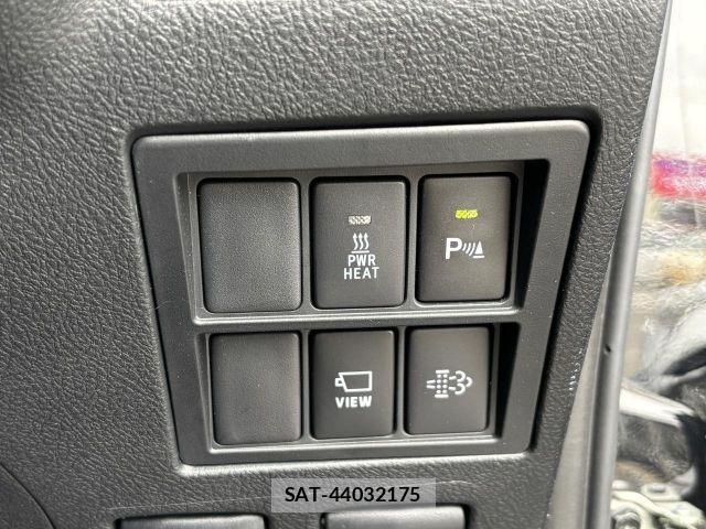 Toyota HILUX 2023-09 7058831-12