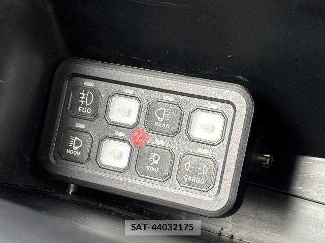 Toyota HILUX 2023-09 7058831-13