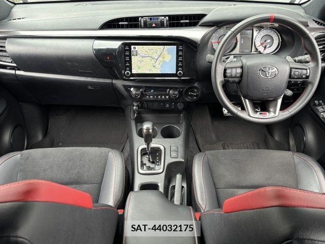 Toyota HILUX 2023-09 7058831-1