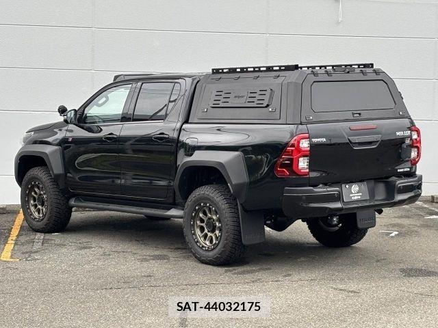 Toyota HILUX 2023-09 7058831-19