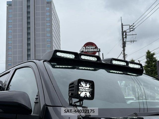 Toyota HILUX 2023-09 7058831-22