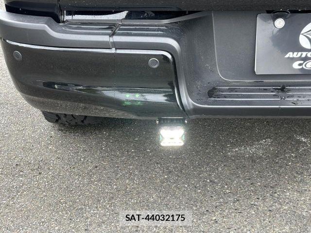 Toyota HILUX 2023-09 7058831-23