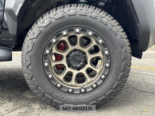 Toyota HILUX 2023-09 7058831-25