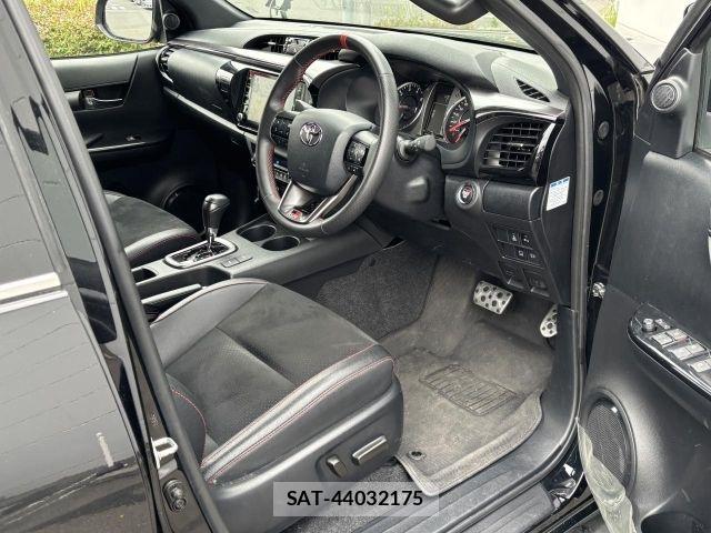 Toyota HILUX 2023-09 7058831-3