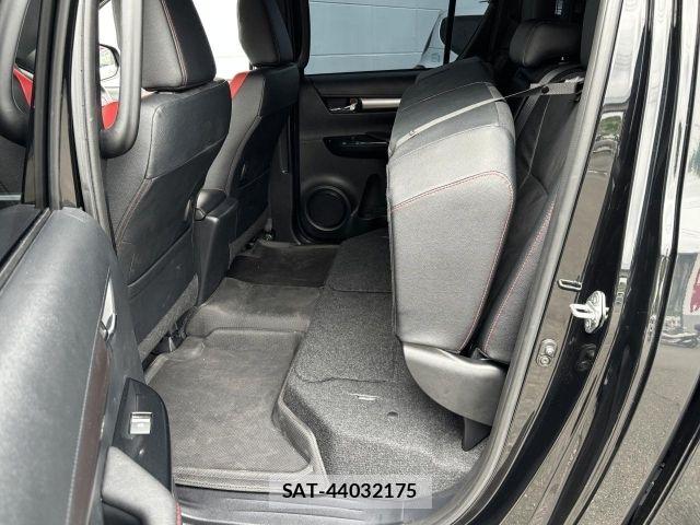 Toyota HILUX 2023-09 7058831-8