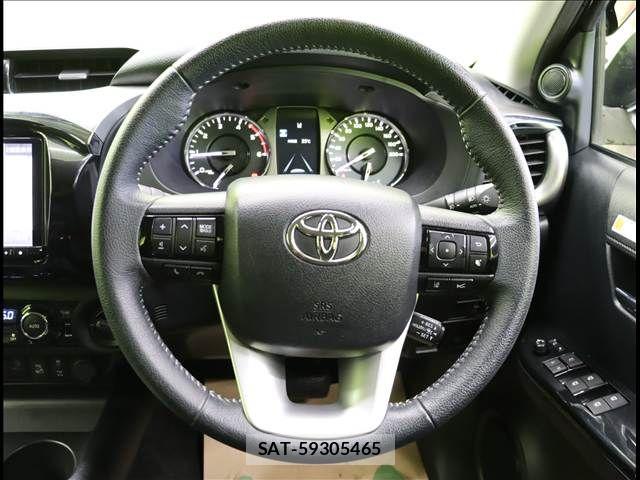 Toyota HILUX 2021-08 7058833-12