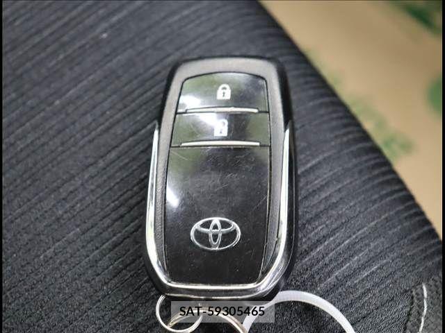 Toyota HILUX 2021-08 7058833-17
