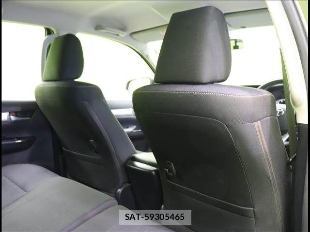 Toyota HILUX 2021-08 7058833-25