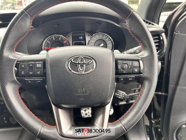 Toyota HILUX 2022-06 7058837-10