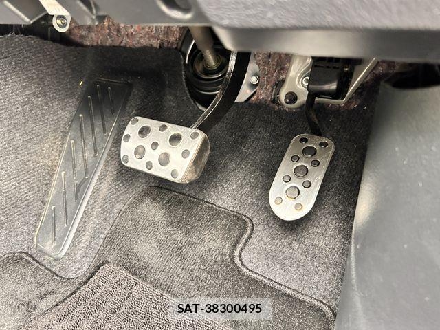 Toyota HILUX 2022-06 7058837-14