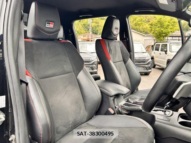 Toyota HILUX 2022-06 7058837-16