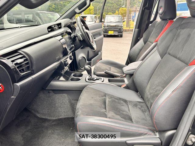 Toyota HILUX 2022-06 7058837-17