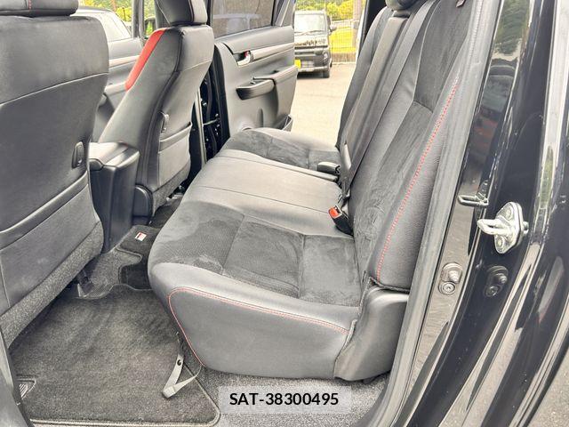 Toyota HILUX 2022-06 7058837-18
