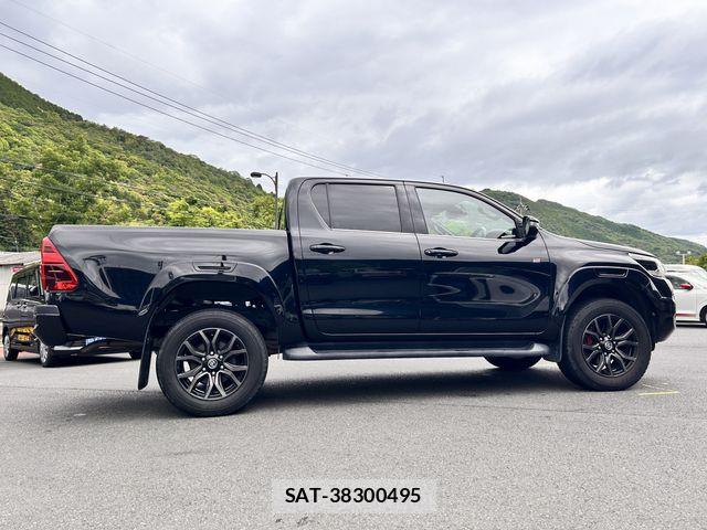 Toyota HILUX 2022-06 7058837-1