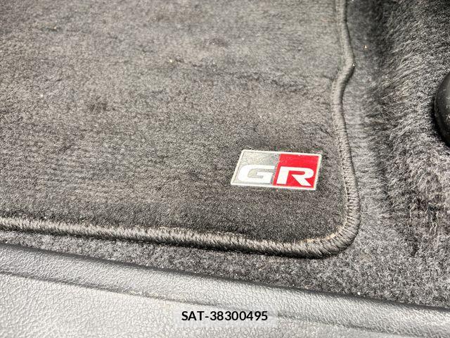 Toyota HILUX 2022-06 7058837-19