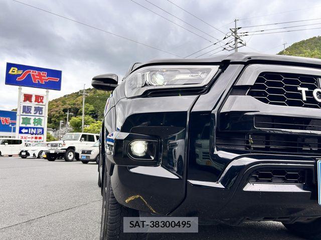 Toyota HILUX 2022-06 7058837-22
