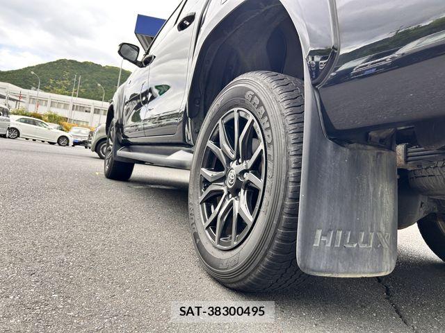 Toyota HILUX 2022-06 7058837-23