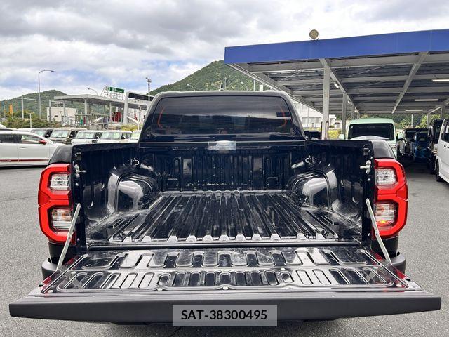 Toyota HILUX 2022-06 7058837-24