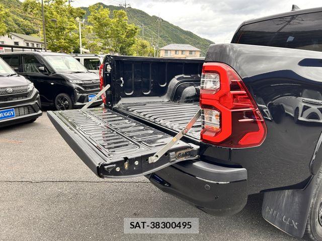 Toyota HILUX 2022-06 7058837-25