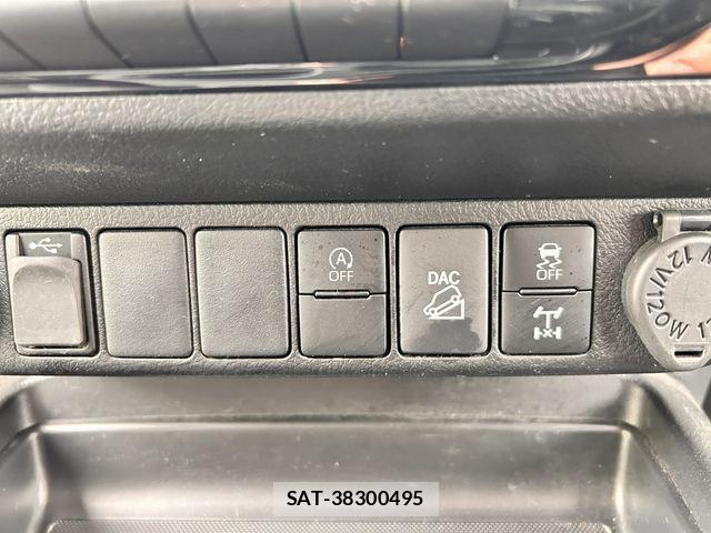 Toyota HILUX 2022-06 7058837-8