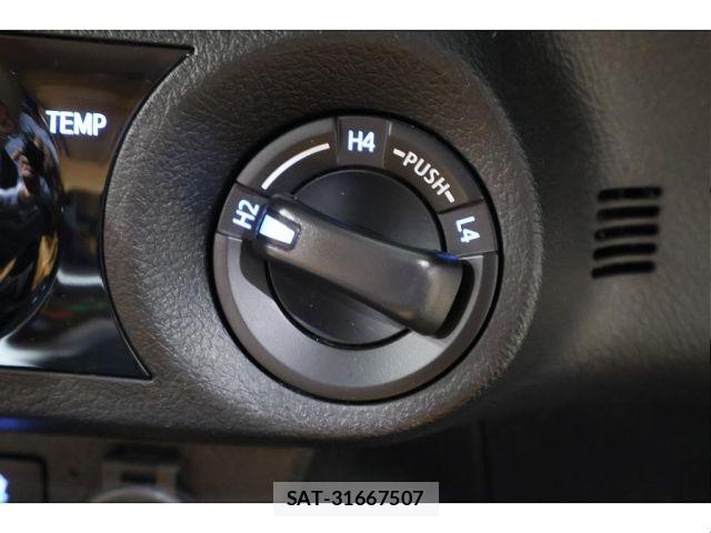 Toyota HILUX 2021-01 7219520-15