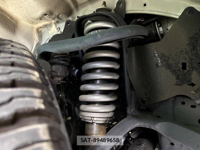 Toyota HILUX 2021-06 7219518-19