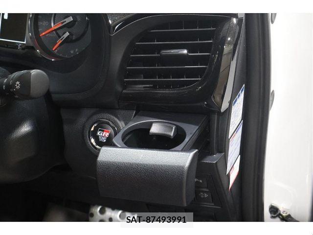 Toyota HILUX 2024-01 7219530-5