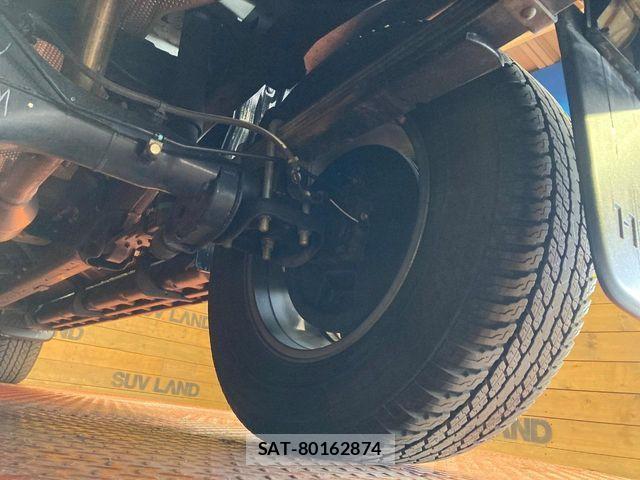Toyota HILUX 2023-09 7219525-19