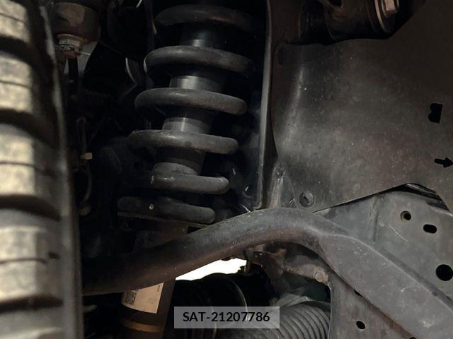 Toyota HILUX 2023-01 7219524-19