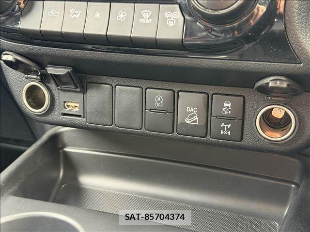 Toyota HILUX 2024-02 7251022-13