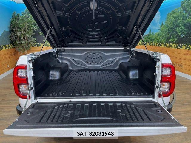 Toyota HILUX 2022-10 7251025-11