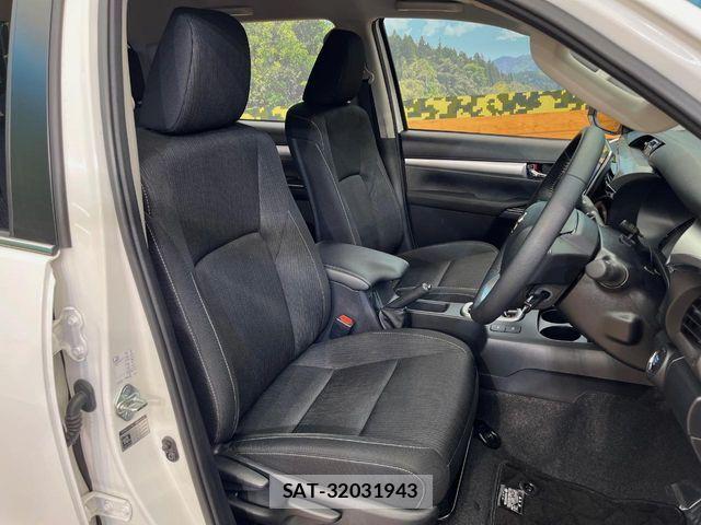 Toyota HILUX 2022-10 7251025-12