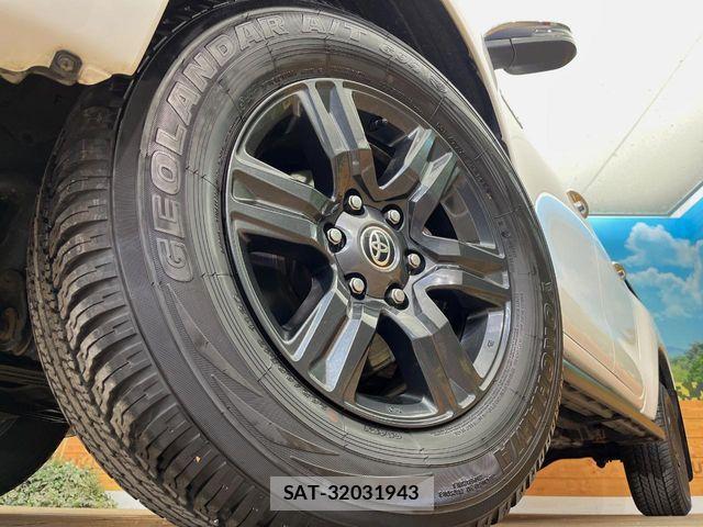 Toyota HILUX 2022-10 7251025-15