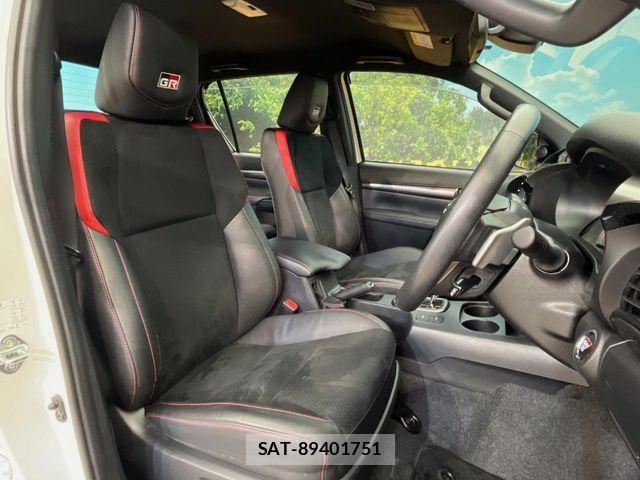 Toyota HILUX 2022-12 7251023-10